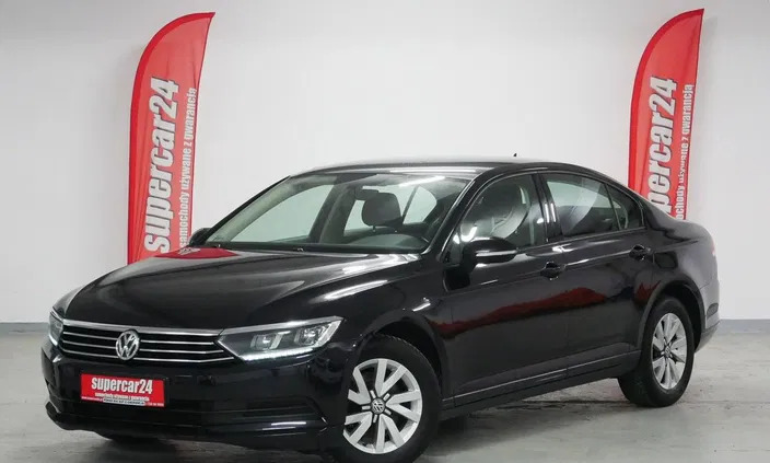 volkswagen passat międzyrzec podlaski Volkswagen Passat cena 49900 przebieg: 200000, rok produkcji 2017 z Międzyrzec Podlaski